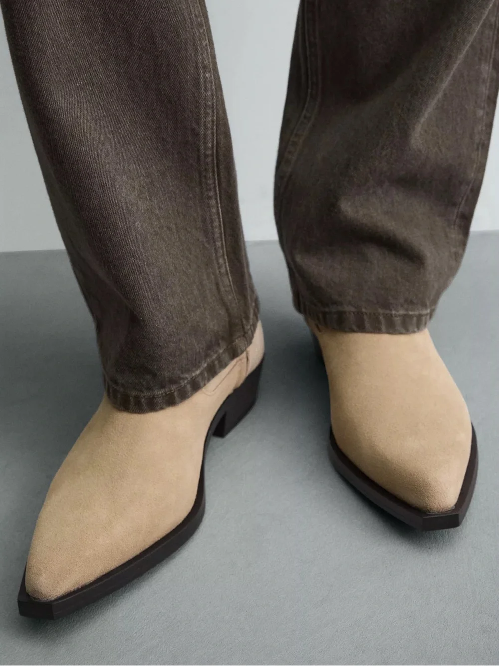Zara Men’s Tan Suede Oxford with Pointed Toe
